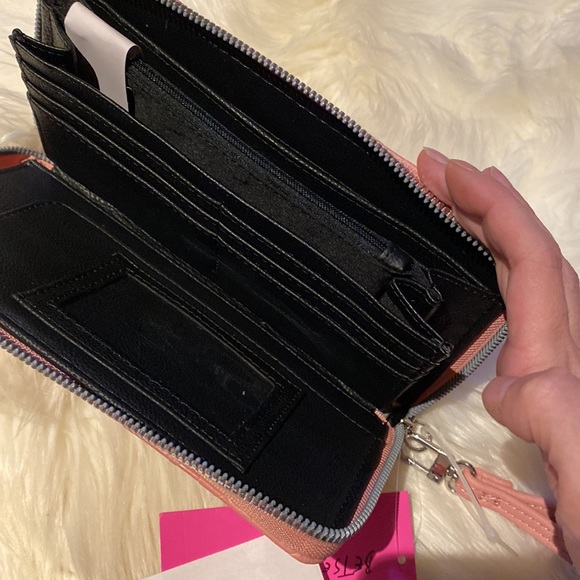 SOLD- Betsey Johnson wristlet wallet zip around Purse pink Leopard print NWT - Picture 4 of 5